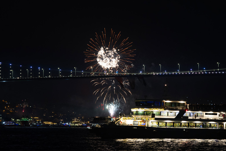 Türkiyenin dört bir yanında yeni yıl coşkusu