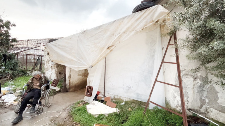 Muşambanın içinde yaşam mücadelesi