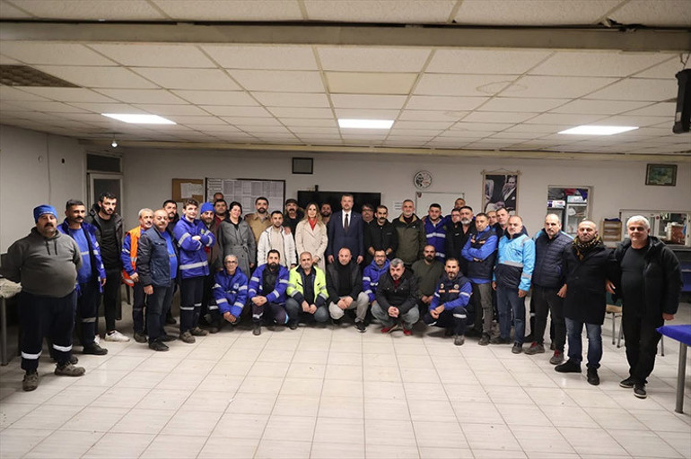 İşçilerin maaş eylemi sırasında tatile gitmesi eleştirilen Buca Belediye Başkanı Dumandan açıklama