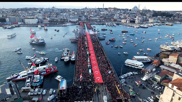 Filistine destek için 520 bin kişi İstanbulda Galata Köprüsünde buluştu