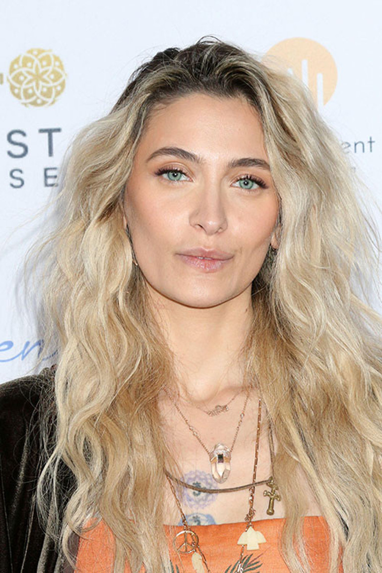 Babasından kalan büyük miras saadet getirmedi... Bir de üstüne nişan attı...Huzurun peşine düştü, kendini yollara vurdu