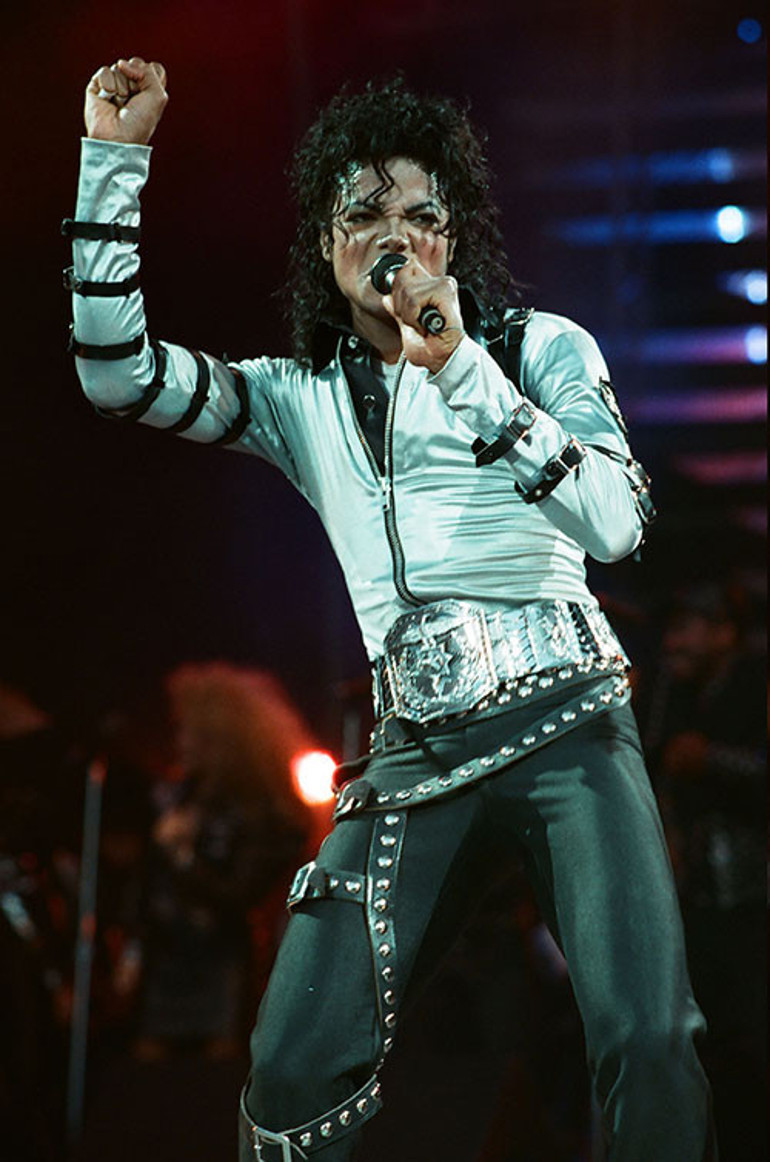 Babasından kalan büyük miras saadet getirmedi... Bir de üstüne nişan attı...Huzurun peşine düştü, kendini yollara vurdu