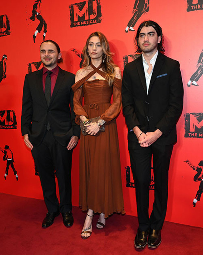 Babasından kalan büyük miras saadet getirmedi... Bir de üstüne nişan attı...Huzurun peşine düştü, kendini yollara vurdu