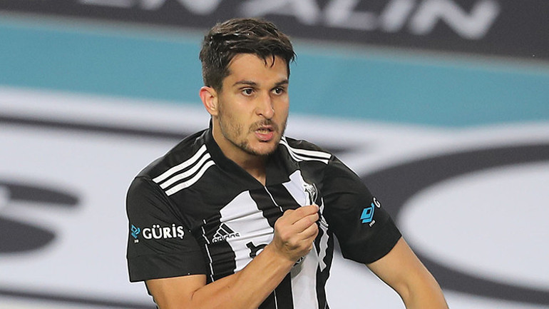 Fedadan vedaya uzanan bir kariyer: Necip Uysal