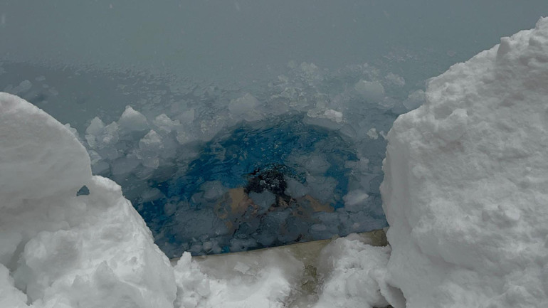 Boluda eksi 10 derecede buz gibi suya girdi