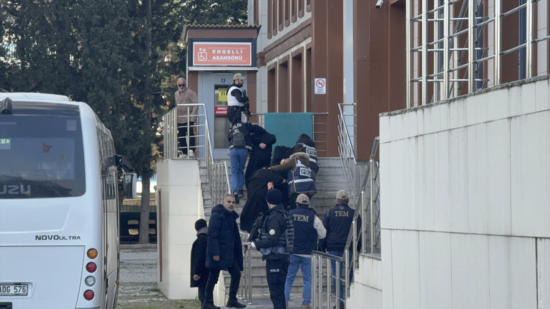 Yalovada 3 polis şehit olmuştu DEAŞ operasyonunda yakalanan 25 şüpheli adliyeye sevk edildi