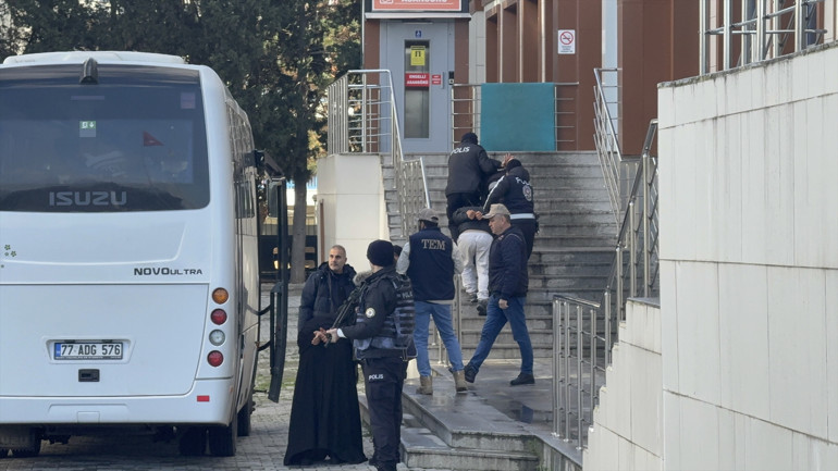 Yalovada 3 polis şehit olmuştu DEAŞ operasyonunda yakalanan 25 şüpheli adliyeye sevk edildi