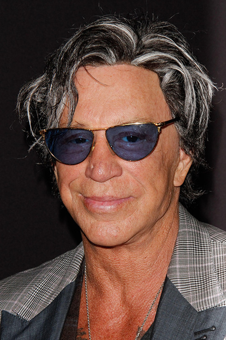 Kendisi gibi yıkık dökük bir evin bile kirasını ödeyemez hale geldi... Ünlü oyuncunun son umudu da yıkıldı... Kaderde bu yaşta evsiz kalmak da varmış