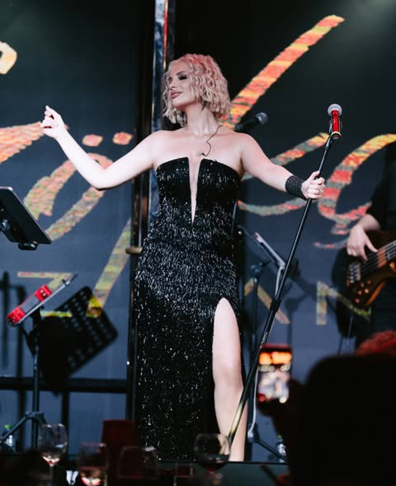 Yeni sergiler, ödüllü oyunlar