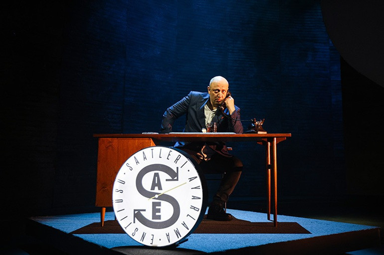 Yeni sergiler, ödüllü oyunlar