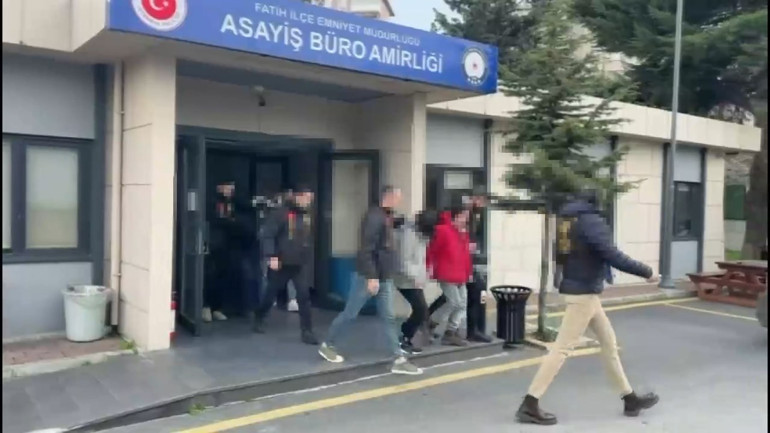 İstanbulda açlığa terk edilen 2 aylık bebek hayatını kaybetti: Aile üyeleri tutuklandı