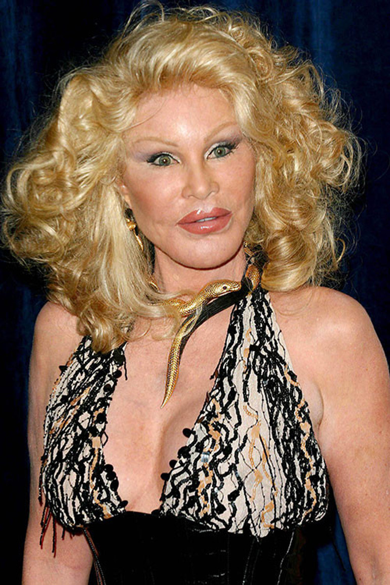 Son uykusuna yatalı bir yıl geçti... 27 yaş genç sevgilisi yerine kimseyi koyamadı... Hala onun adını fısıldıyorum