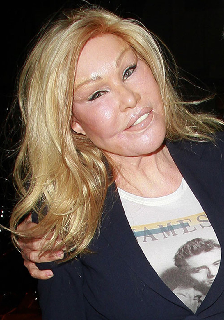 Son uykusuna yatalı bir yıl geçti... 27 yaş genç sevgilisi yerine kimseyi koyamadı... Hala onun adını fısıldıyorum