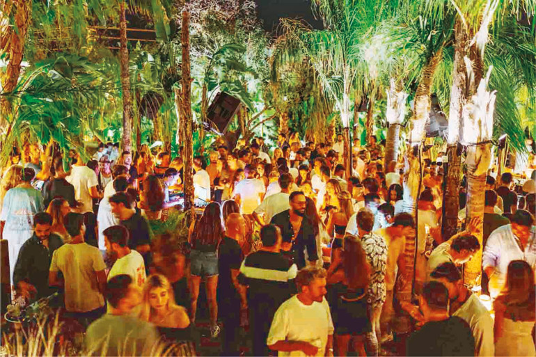 Alaçatı açık disko olmak zorunda değil