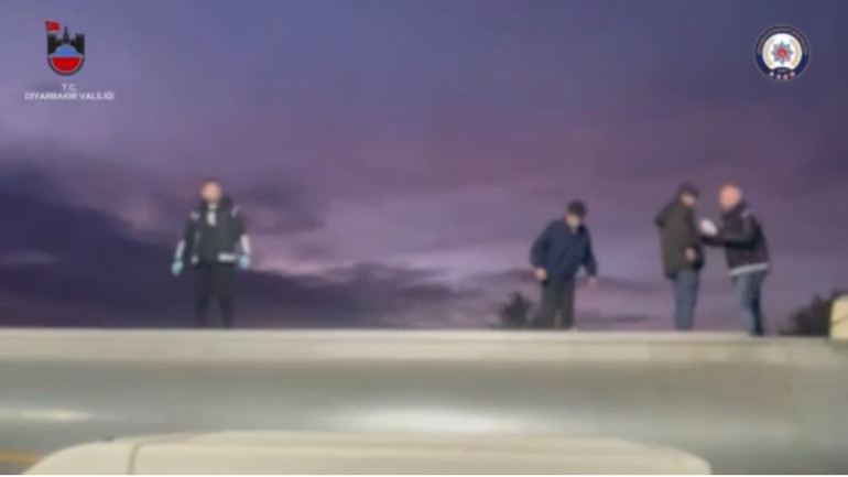 Diyarbakırda tankerin özel bölmelerinde 32 kaçak göçmen yakalandı 4 organizatör tutuklandı