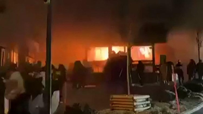 İsviçrede facia geliyorum demiş: Yangının çıkış görüntüsü ortaya çıktı... Her şey saniyeler içinde alev aldı