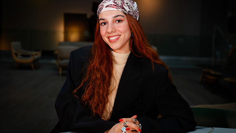 SELİN GEÇİT ÖZEL RÖPORTAJ: Shakira Gibi Bakıyorum