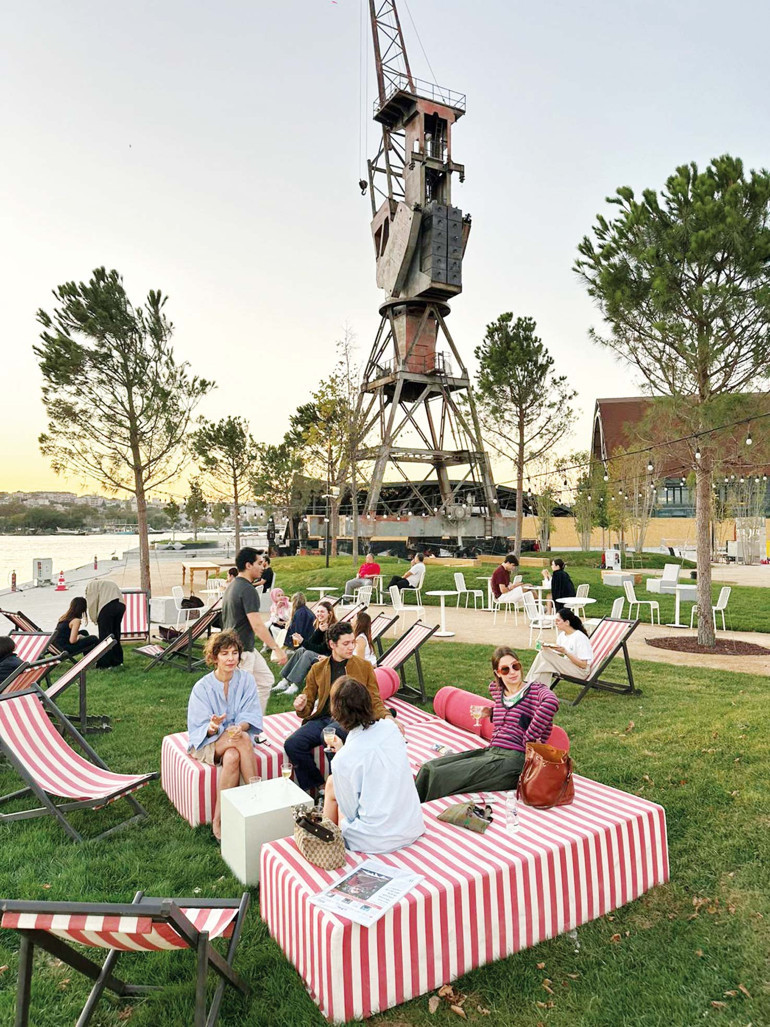 Eğlence hayatında rota tekrar oluşturuluyor