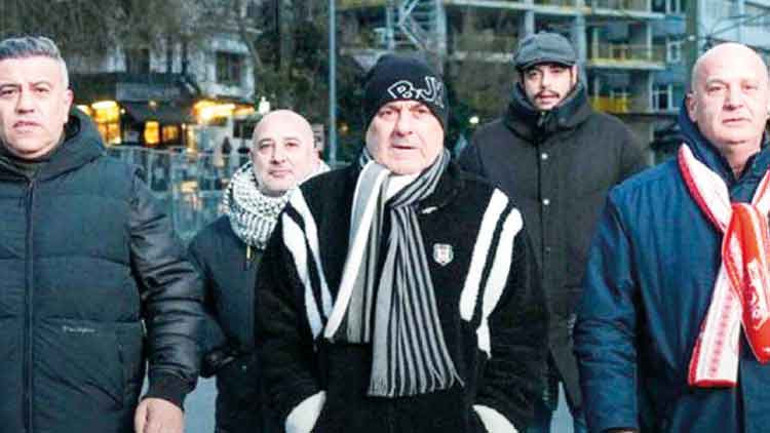 Çatı yok, kaset yok ama esnaf var