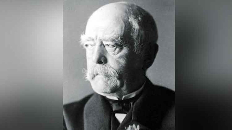 Çatı yok, kaset yok ama esnaf var