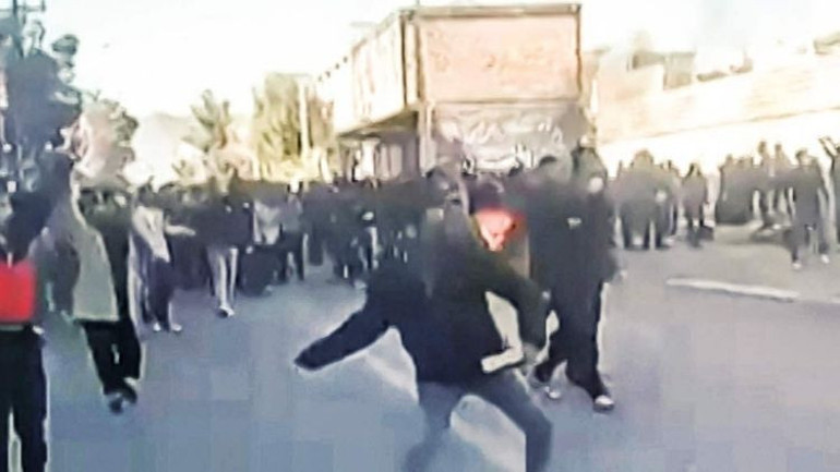 Trump’tan Tahran’a ‘vururuz’ tehdidi… İran-ABD hattında gösteri gerilimi