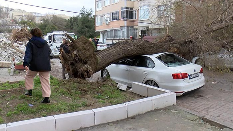 İstanbul dahil 24 ilde alarm Kuvvetli fırtına geliyor: 3 bölgede sağanak yağış etkili olacak | Hava sıcaklığı bir anda değişecek: Meteoroloji il il uyardı