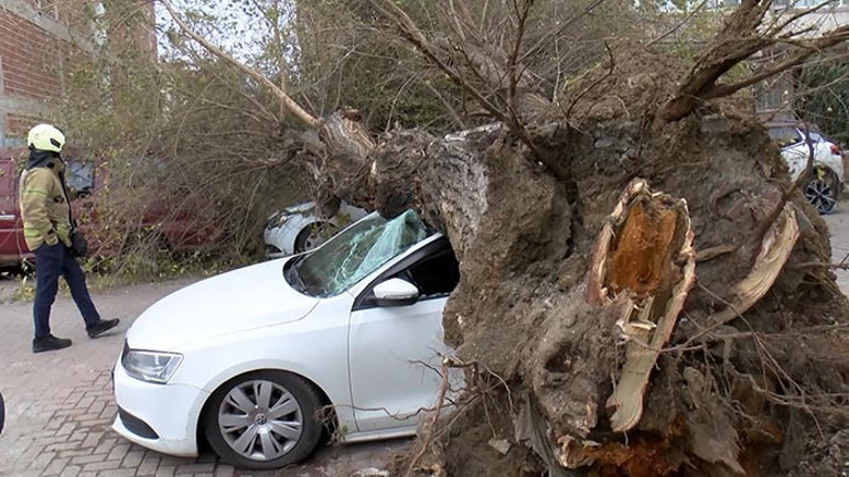 İstanbul dahil 24 ilde alarm Kuvvetli fırtına geliyor: 3 bölgede sağanak yağış etkili olacak | Hava sıcaklığı bir anda değişecek: Meteoroloji il il uyardı