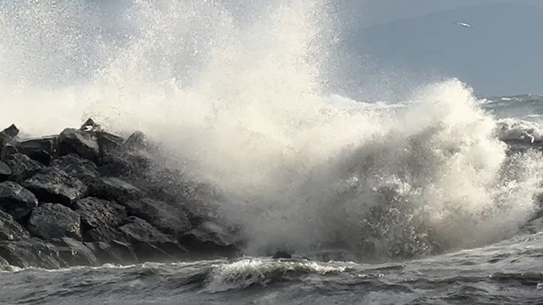 İstanbul dahil 24 ilde alarm Kuvvetli fırtına geliyor: 3 bölgede sağanak yağış etkili olacak | Hava sıcaklığı bir anda değişecek: Meteoroloji il il uyardı