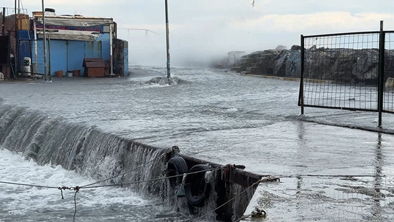 İstanbul dahil 24 ilde alarm Kuvvetli fırtına geliyor: 3 bölgede sağanak yağış etkili olacak | Hava sıcaklığı bir anda değişecek: Meteoroloji il il uyardı