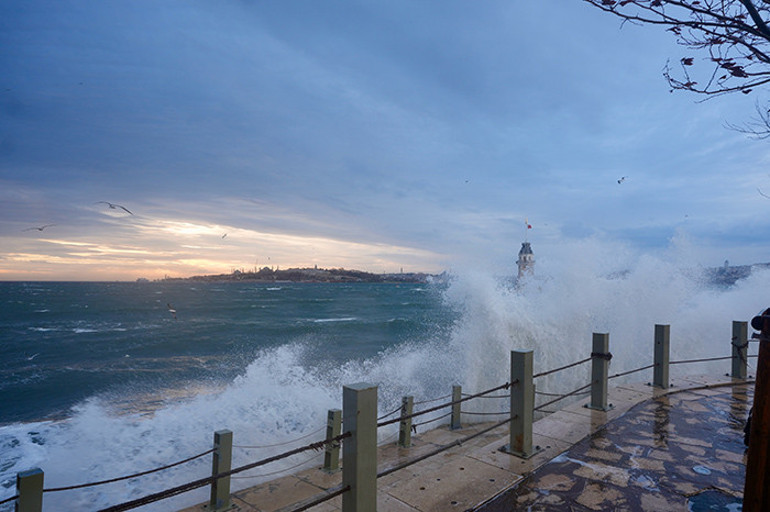 İstanbul dahil 24 ilde alarm Kuvvetli fırtına geliyor: 3 bölgede sağanak yağış etkili olacak | Hava sıcaklığı bir anda değişecek: Meteoroloji il il uyardı