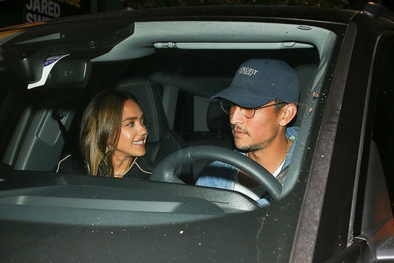 17 yıllık evliliği bitti… Ayrılık acısı hemen dindi… Aşkı yeniden genç sevgilisinin kollarında buldu