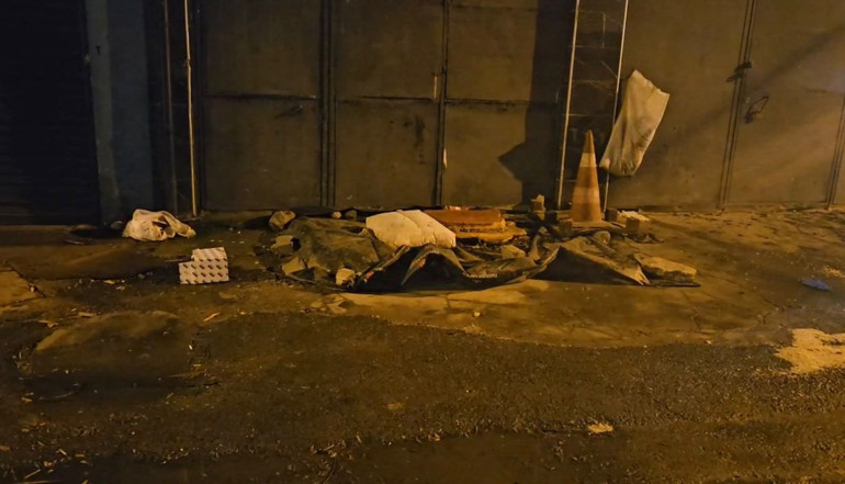 Kağıthanede ısınmak için girdiği otomobilde çıkan yangında hayatını kaybetti