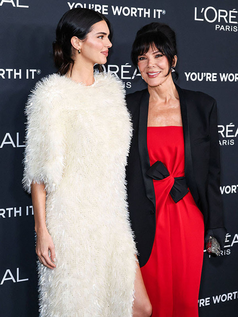 Kızlarıyla gençlik ve güzellik yarışına girdi… Estetik cerrahlara bir servet döktü… Şimdi en tehlikeli ameliyata hazırlanıyor