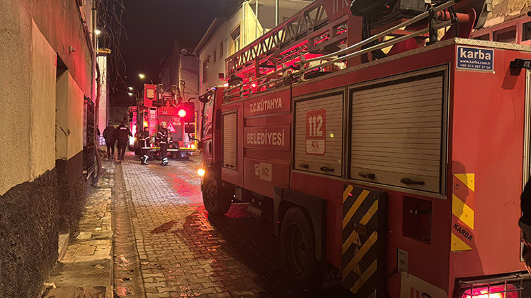 Uzaklaştırma kararı aldı, kayınvalidesinin evini ateşe verdi