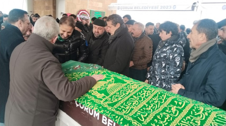 Annesi Hamiyet Özdemir toprağa verildi