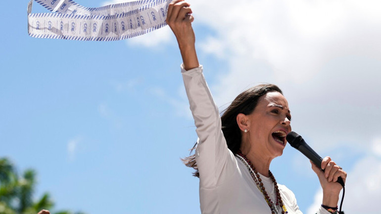 Trumpın gönülsüz kuklası