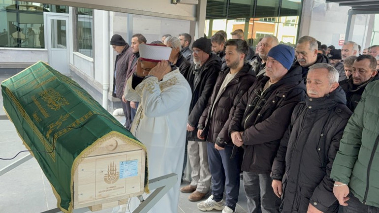 İstanbulda metronun çarptığı genç toprağa verildi