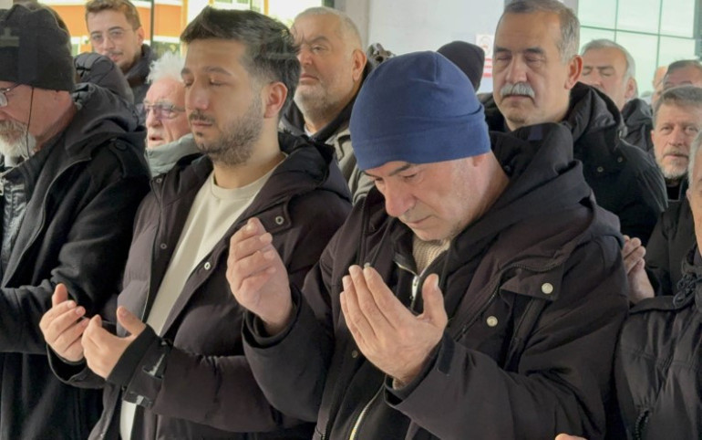 İstanbulda metronun çarptığı genç toprağa verildi