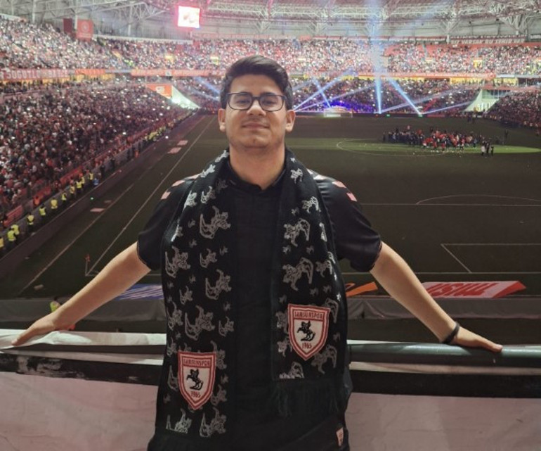 İstanbulda metronun çarptığı genç toprağa verildi