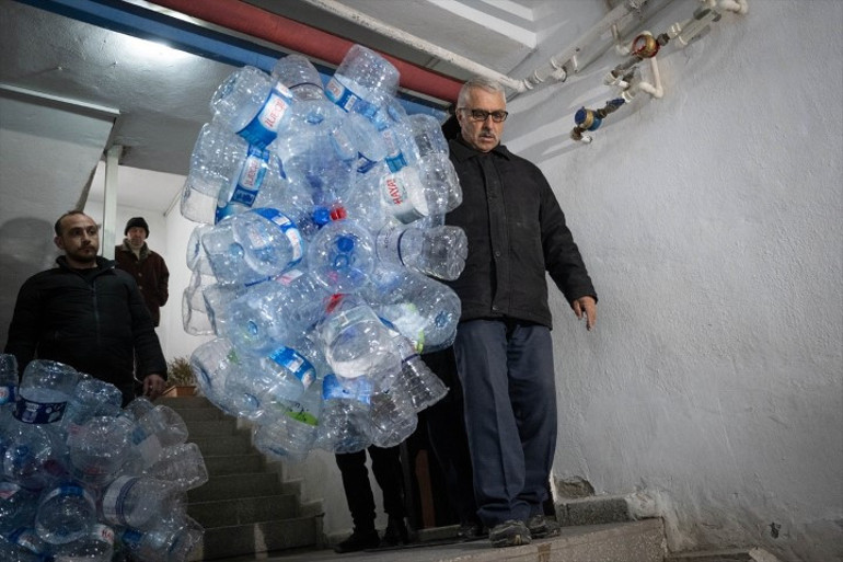 Karşı binada var, bizde yok | Ankaradaki 48 daireli apartmanın çilesi bitmiyor İsyan ettiler: Faturasını ödediğimiz hizmeti alamıyoruz