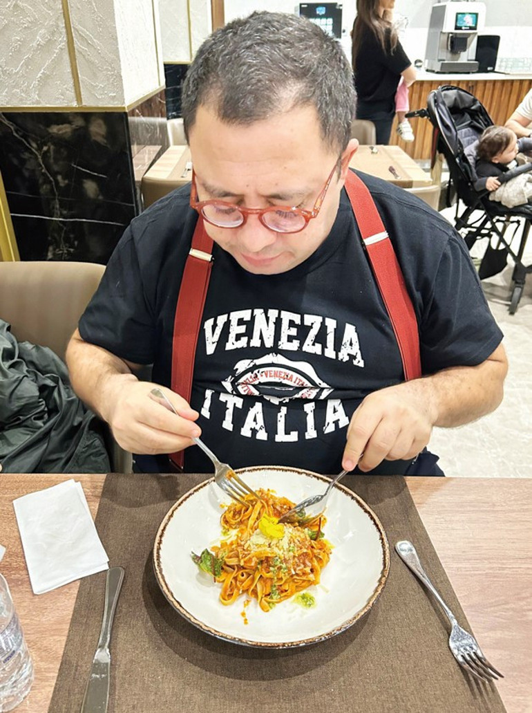 Oyuncu dediğin doğal olur