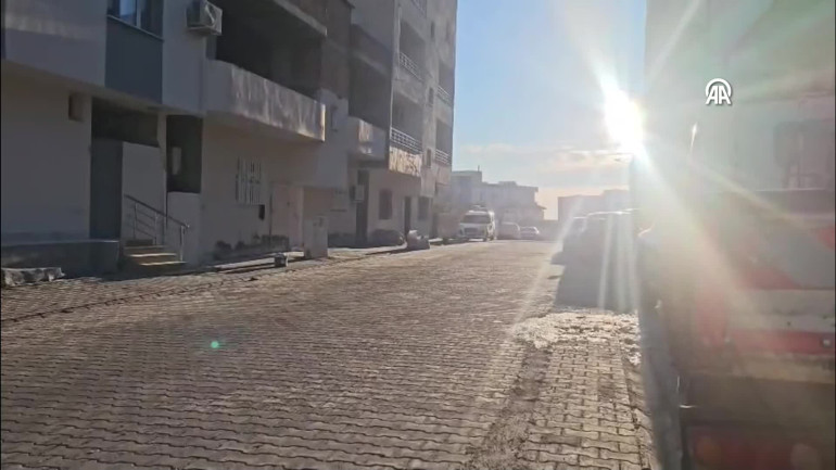 İki kız kardeş evlerinde ölü bulundu