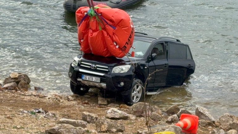  Elifin otomobili gölden çıkarıldı