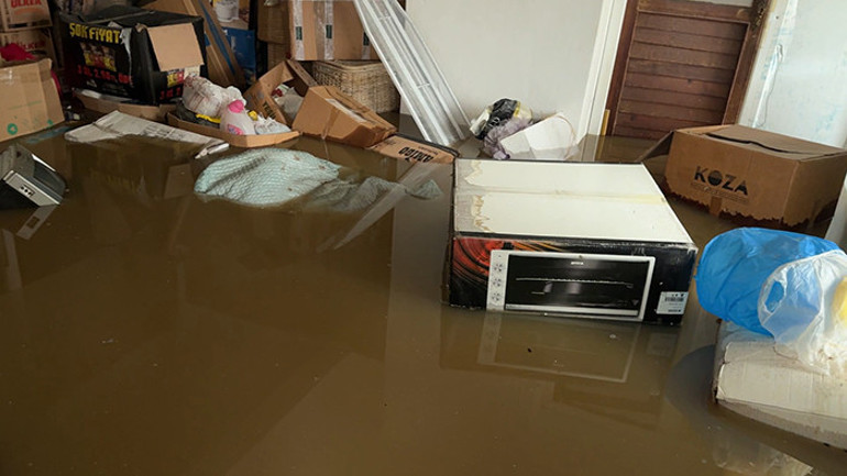  Bodrum katı su bastı