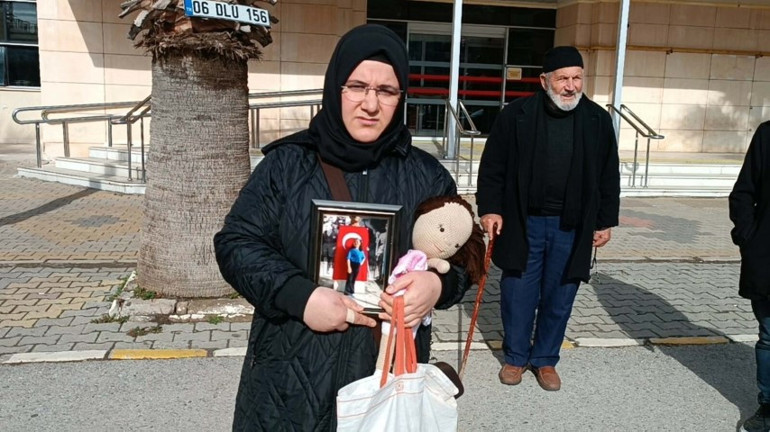 Nakliye sırasında düşen koltuk küçük Ebrarı hayattan koparmıştı Sanıkların savunmasına acılı anneden tepki