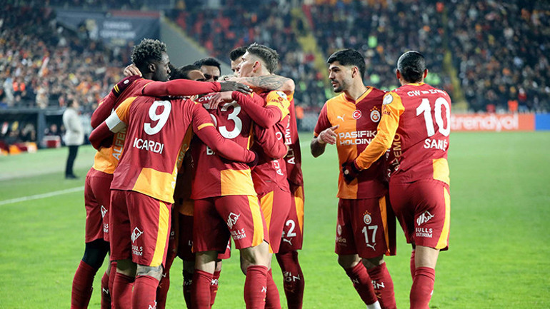  Çizgiyi otobana çevirip, karşılaşmanın fişini erken çektiler, Hemen her hücumda pozisyona girdiler