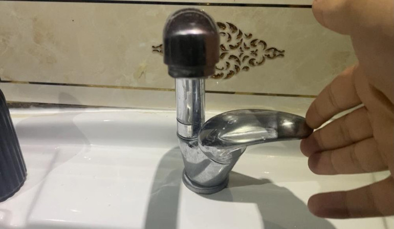 2.5 gündür su verilmiyor Marketlerde içme suları tükendi