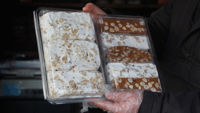 Bu helva kışın üşütmüyor: Yapımı 3 gün sürüyor