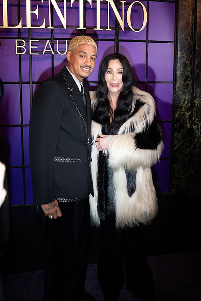 Ünlü şarkıcı mutluluğunun sırrını açıkladı: Evrene enerji gönderdim... Bana 44 yaş genç sevgili geldi