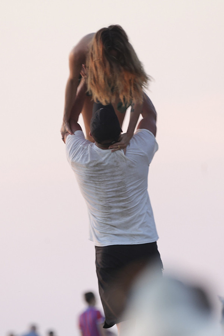 Karısından 6 yılda boşanabildi, emeklilik birikiminden bile vazgeçti… Artık hiçbiri umurunda değil… Genç sevgilisiyle gününü gün ediyor